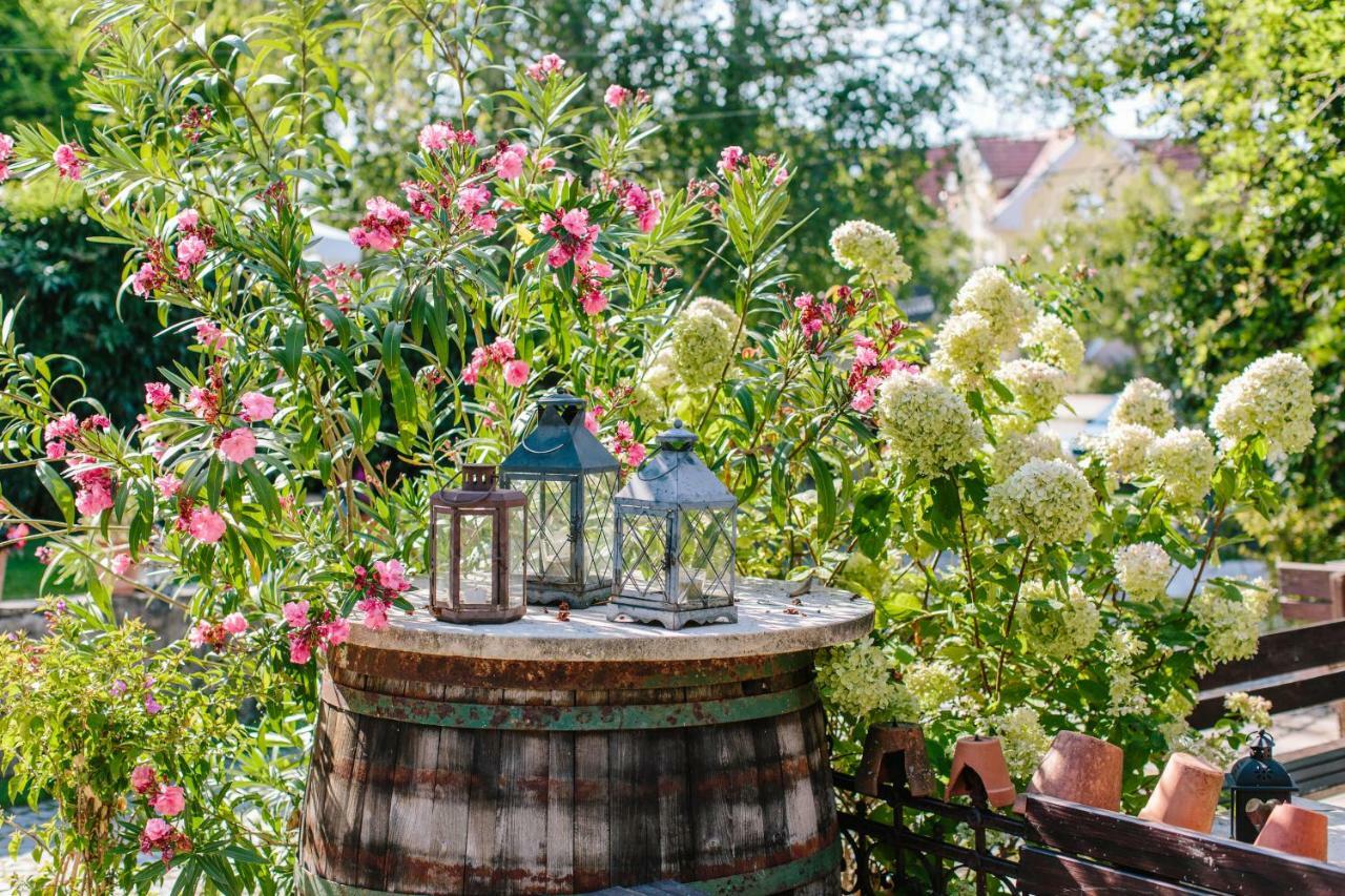 Oleander Romantik Zimmer Trausdorf an der Wulka Exterior photo